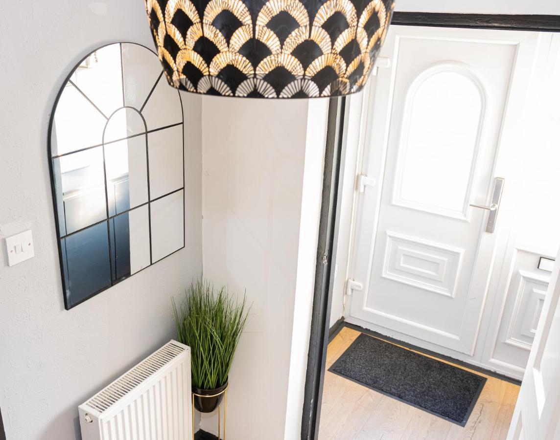 Td Stourb Dudley - Luxurious 3 Bedroom House - Sleeps 7 - Dy1 - Long And Short Stay Brierley Hill Exterior foto