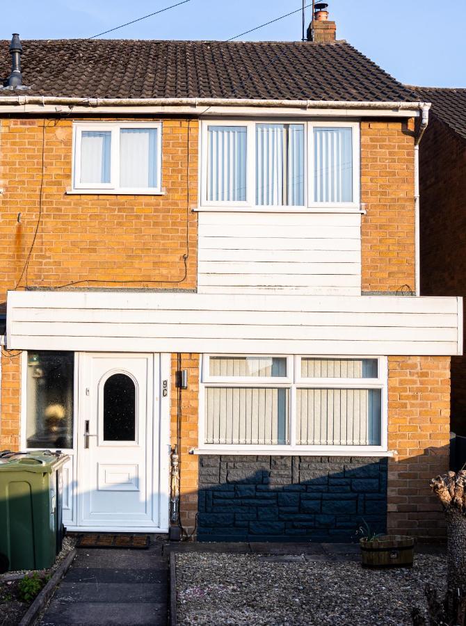 Td Stourb Dudley - Luxurious 3 Bedroom House - Sleeps 7 - Dy1 - Long And Short Stay Brierley Hill Exterior foto