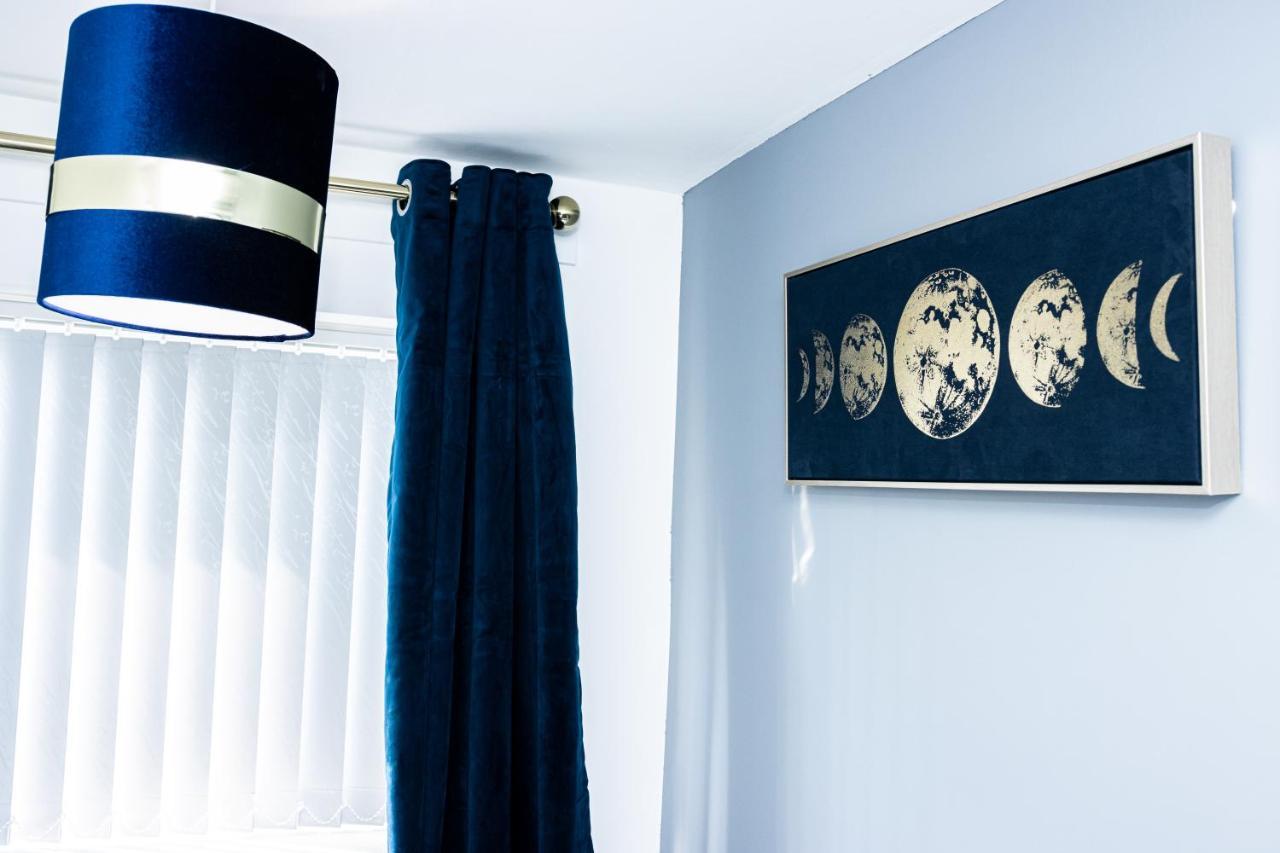 Td Stourb Dudley - Luxurious 3 Bedroom House - Sleeps 7 - Dy1 - Long And Short Stay Brierley Hill Exterior foto